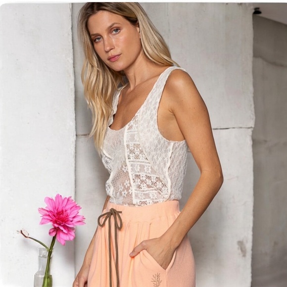 POL Cream Ivory Lace Sleeveless Camisole Top - Picture 2 of 5